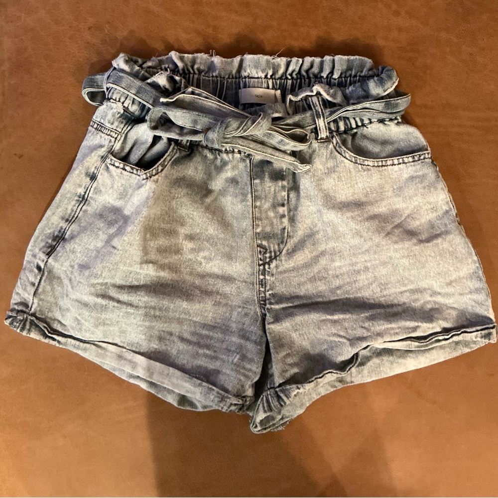 tgla shorts , scrunched waist with ribbon belt, size xs
